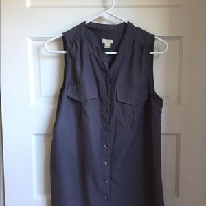 Classic JCrew women’s sleeveless button-down